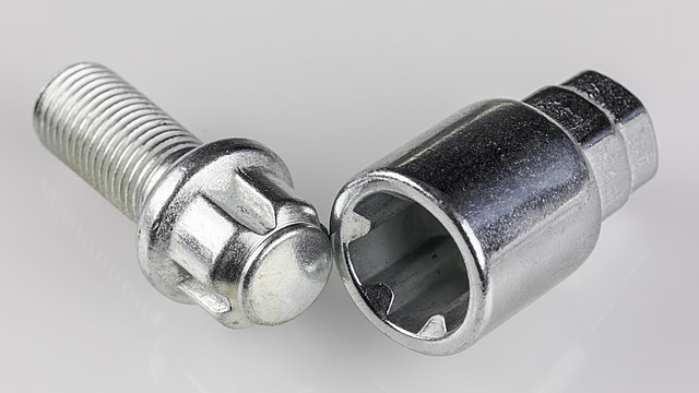 car wheel nut key